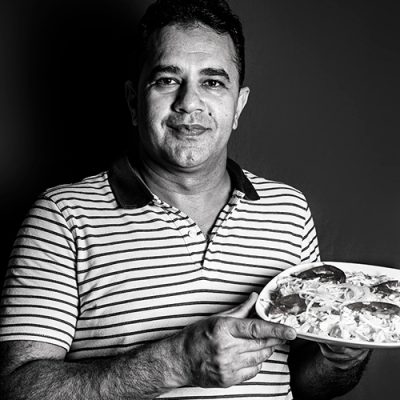 Jamil Ahmad en su restaurante. Foto por Carmen Blanco