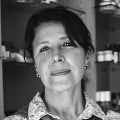 “Siempre te sientes extranjera, te falta tu raíz”, palabra de alquimista roquetera